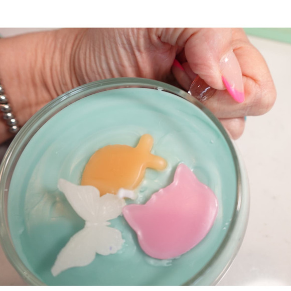 Vintage handblown glass teacup fishbowl candle with cat butterfly fish melts! - Picture 2 of 8